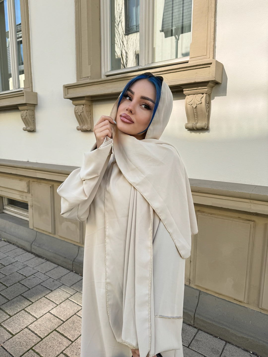 Abaya Safira mit angenähtem Hijab